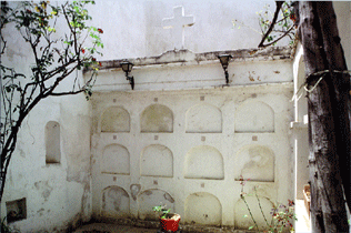 Detalle del cementerio de las religiosas.