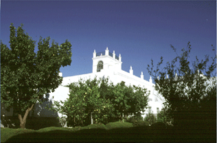 Vista del convento desde el jardín