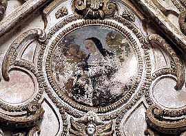 Santa agustina; Pintura mural y yesería del crucero de la epístola